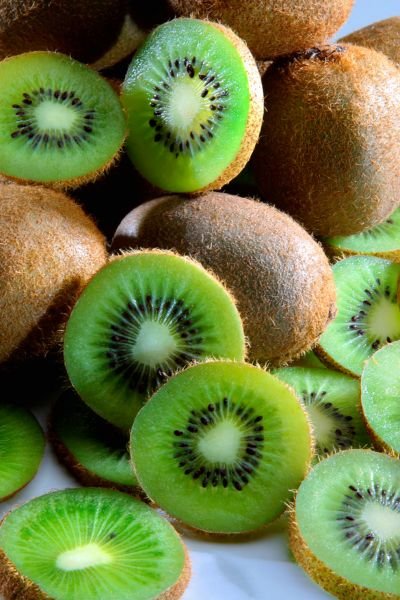 Kiwi 10 Best Green Fruits with Pictures