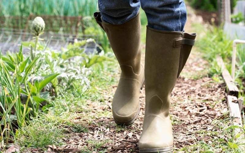 gardening-boots 10 Tools that are Useful for Gardening