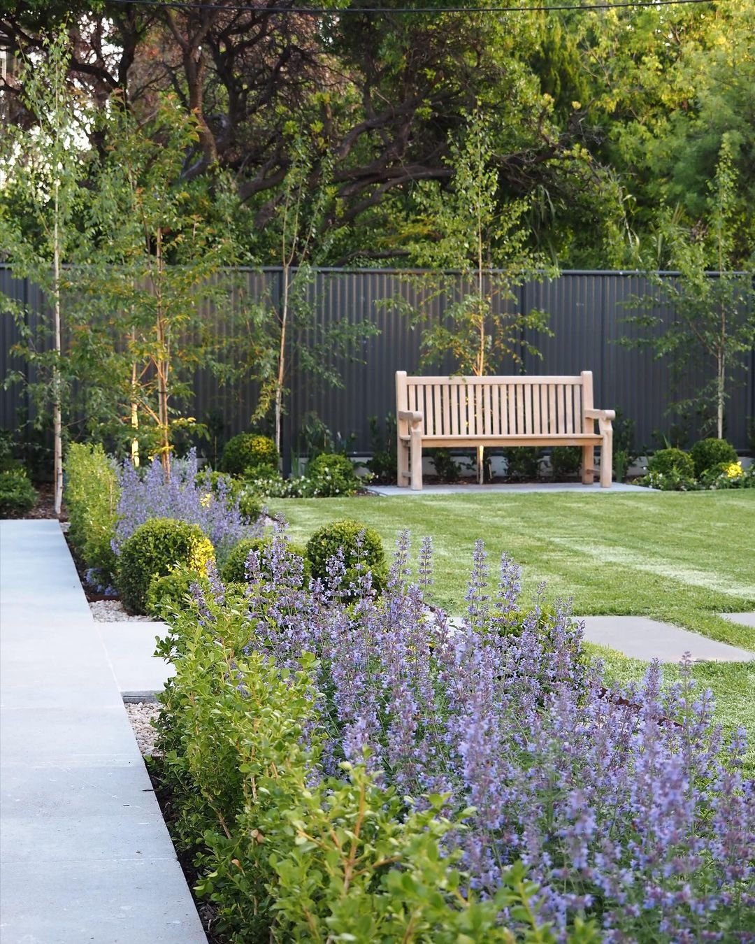 Gardening Incorporating-Seating-Areas Welcoming Front Gardens : Creative Design Inspirations