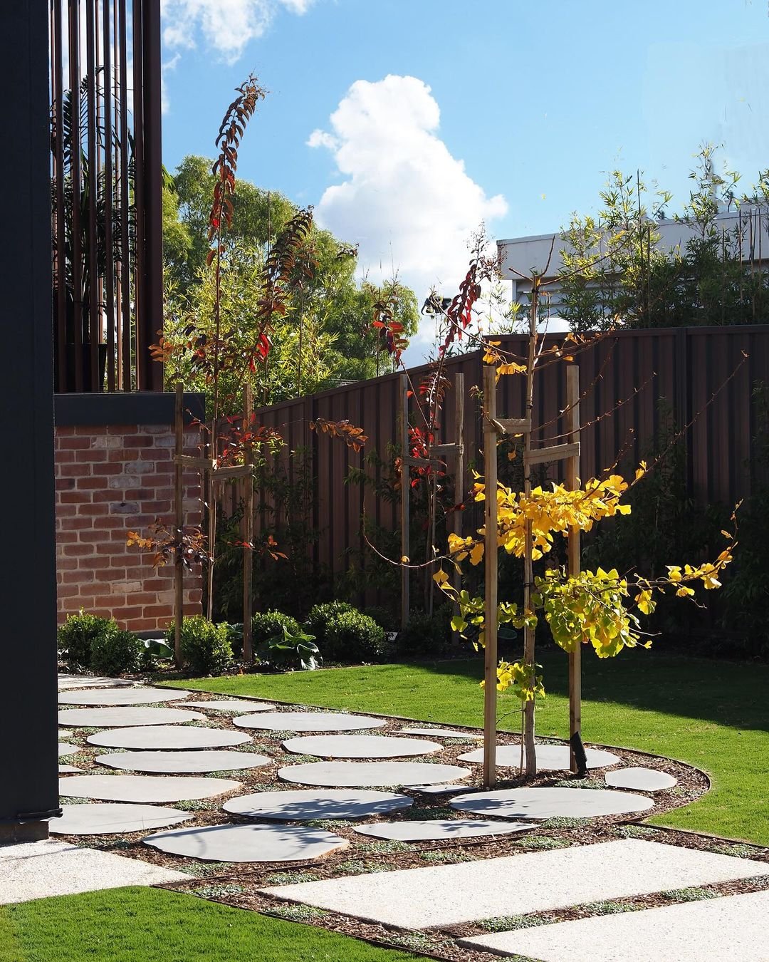 Gardening Low-Maintenance-Solutions Welcoming Front Gardens : Creative Design Inspirations